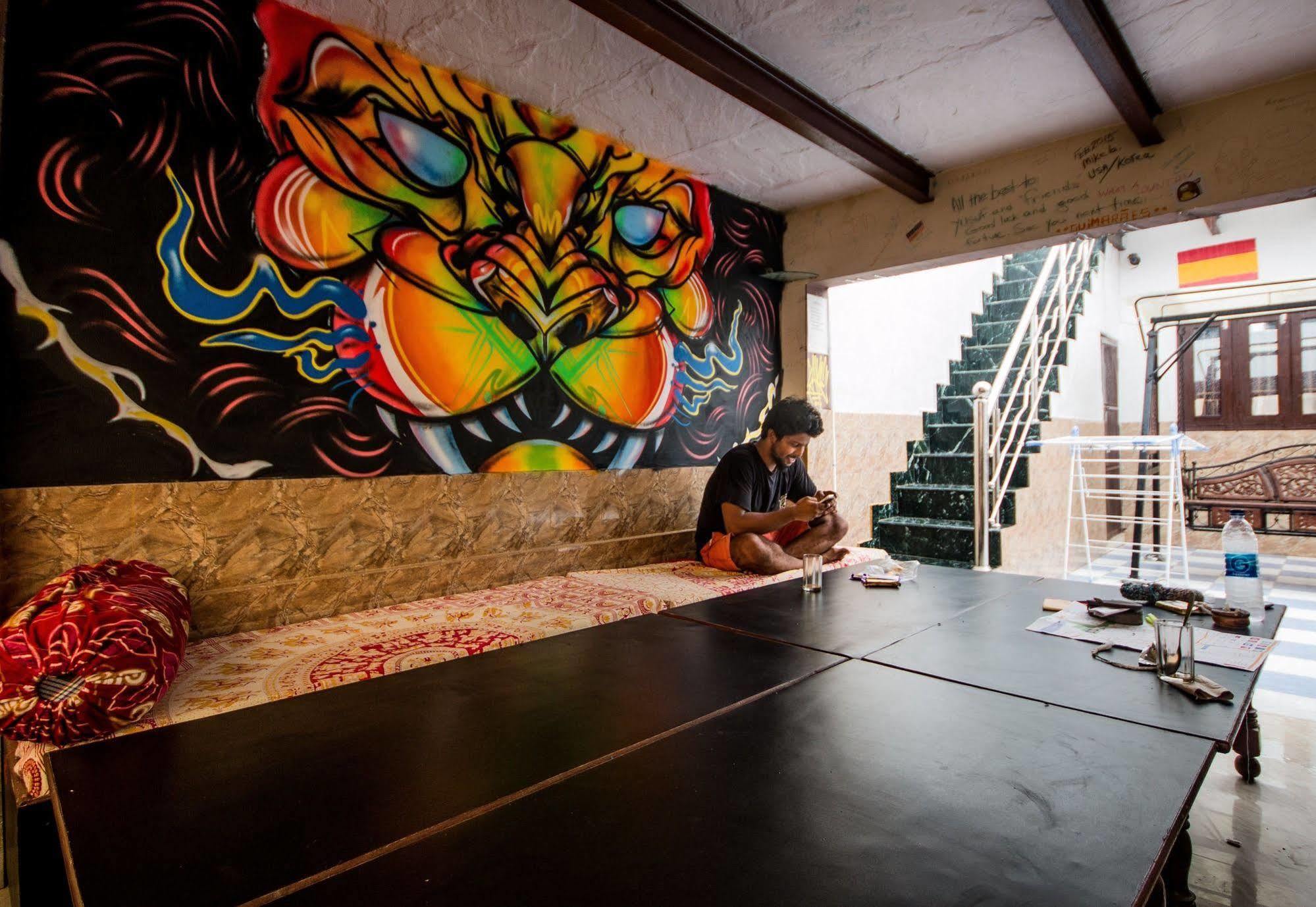 Backpacker Panda Friends - Agra Hostel อัครา ภายนอก รูปภาพ