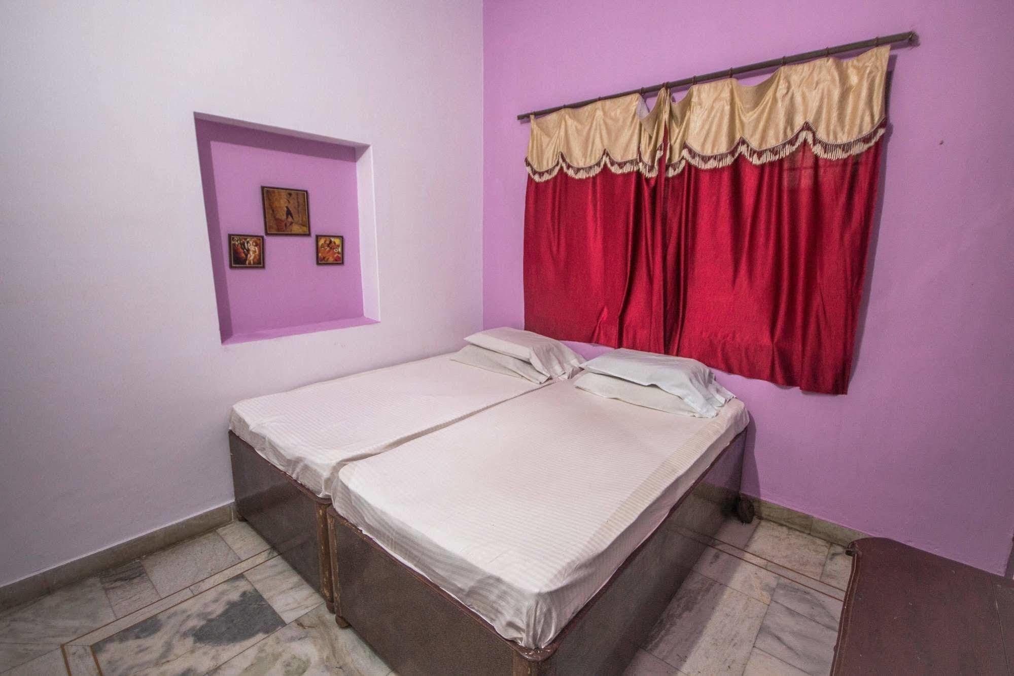 Backpacker Panda Friends - Agra Hostel อัครา ภายนอก รูปภาพ