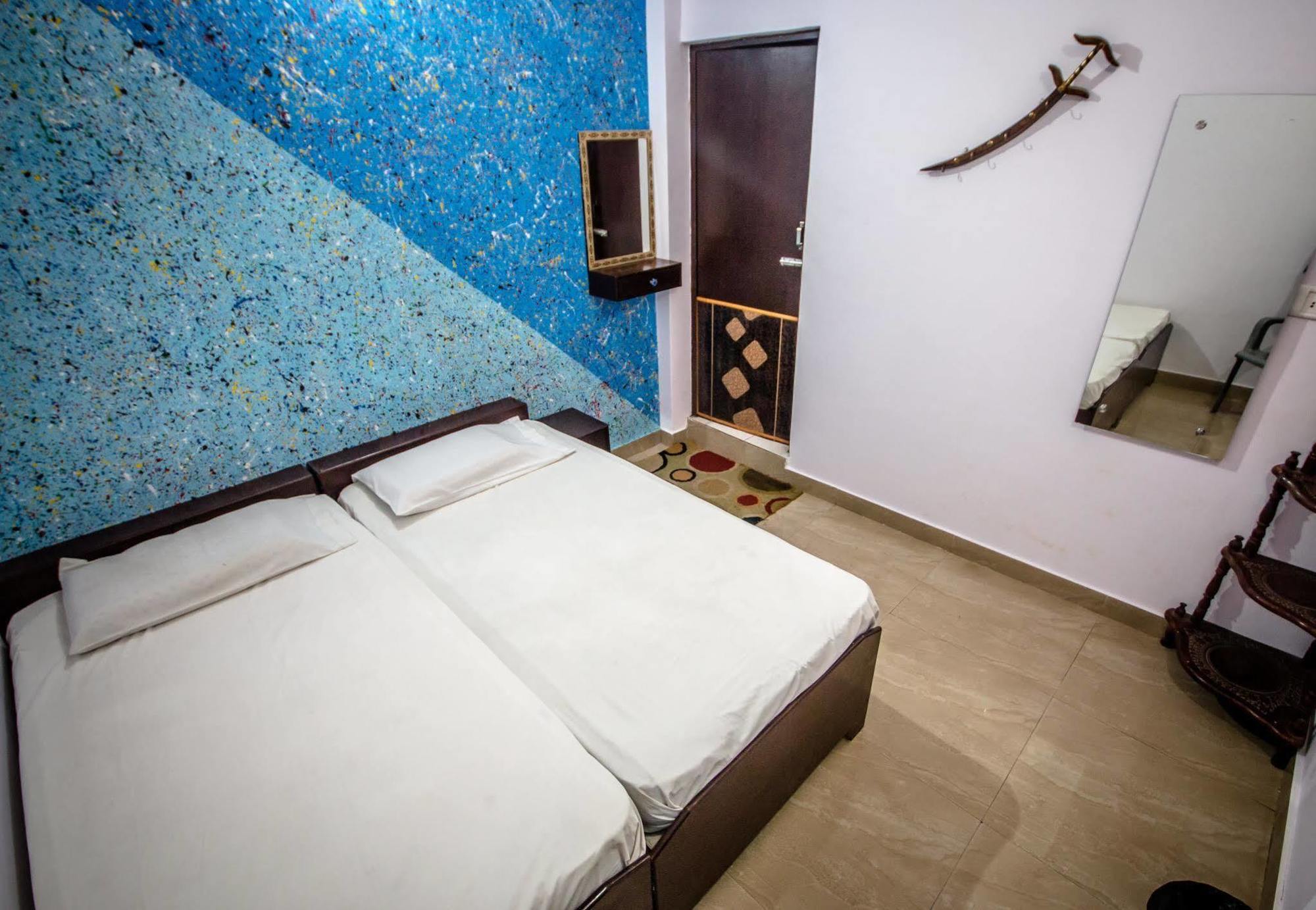 Backpacker Panda Friends - Agra Hostel อัครา ภายนอก รูปภาพ