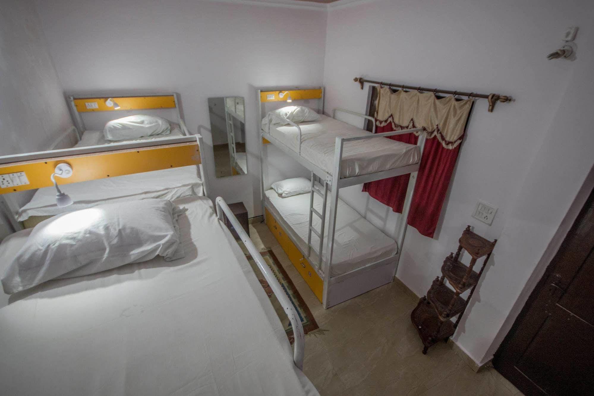 Backpacker Panda Friends - Agra Hostel อัครา ภายนอก รูปภาพ
