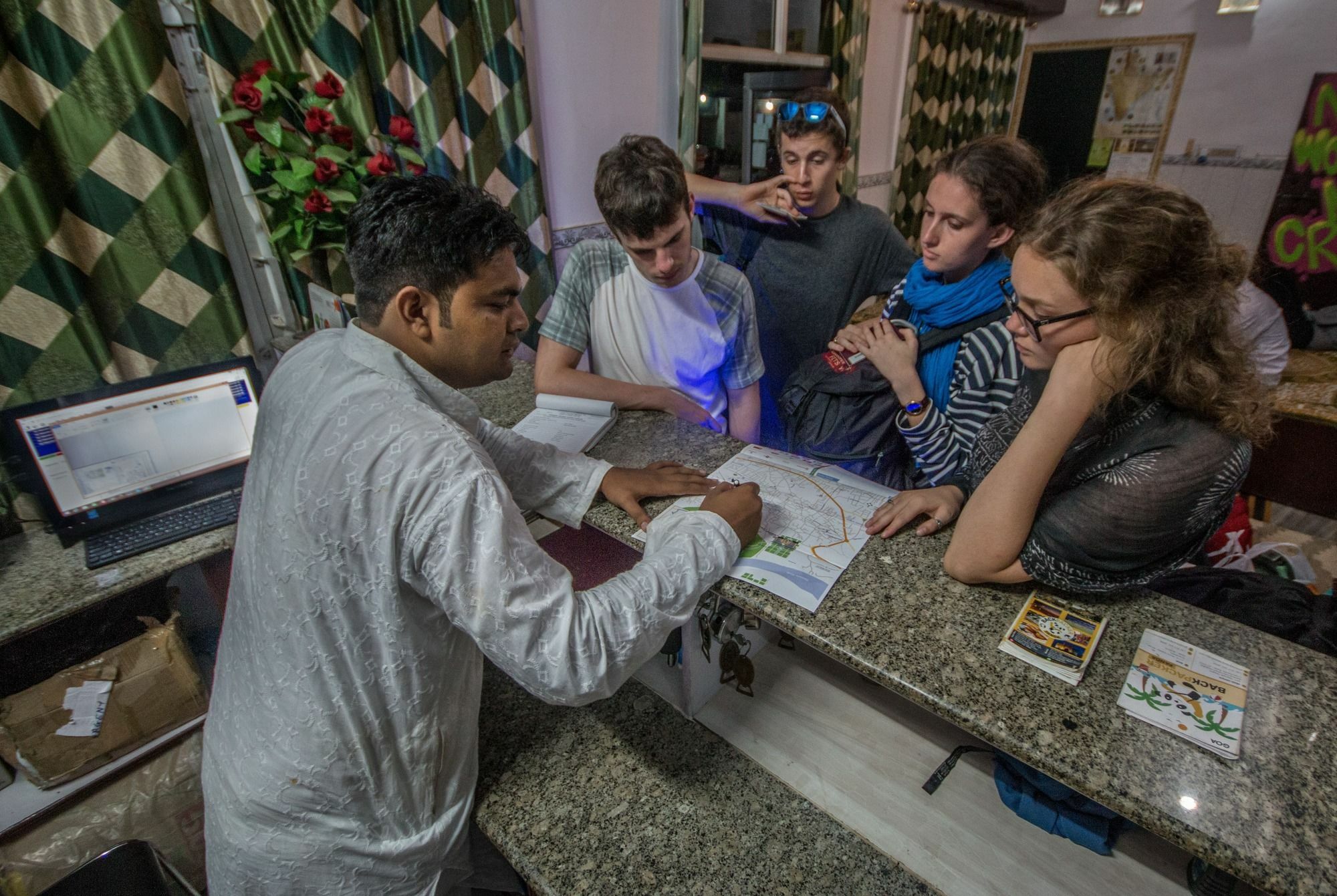 Backpacker Panda Friends - Agra Hostel อัครา ภายนอก รูปภาพ